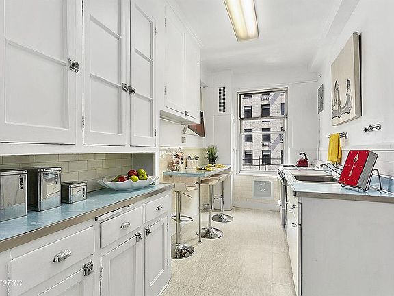 4th image of 21-87 22 East St #88-7E