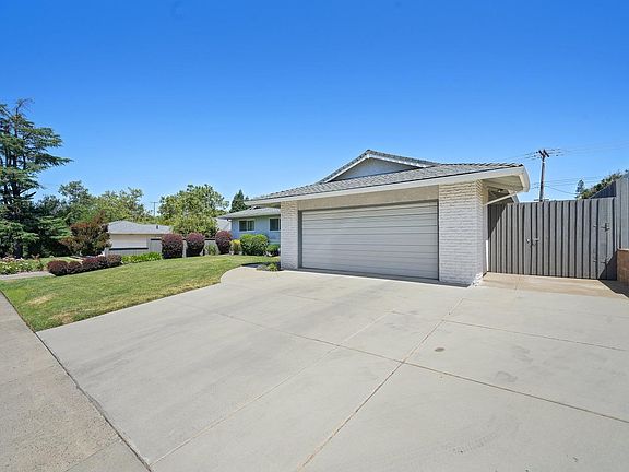 3rd image of 511 Darling Way