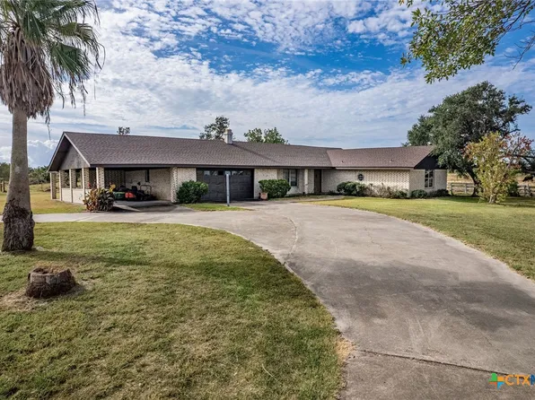 587 Seakist Rd, Port Lavaca, TX 77979