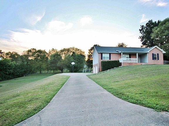 3rd image of 1906 Roscoe Dr