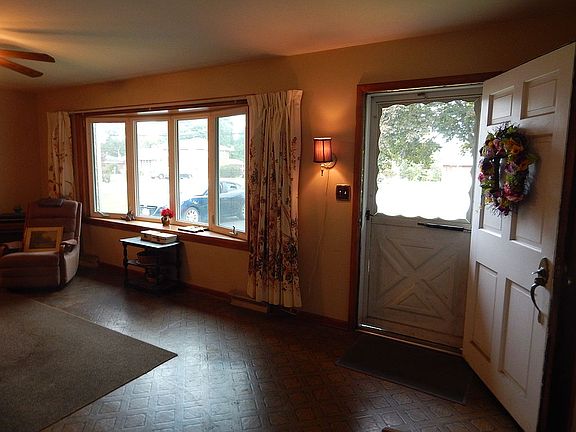 4th image of 25 James Dr