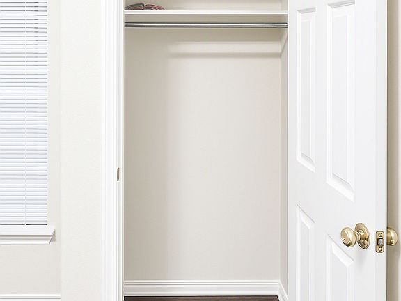 3rd image of 534 Meadow Ln