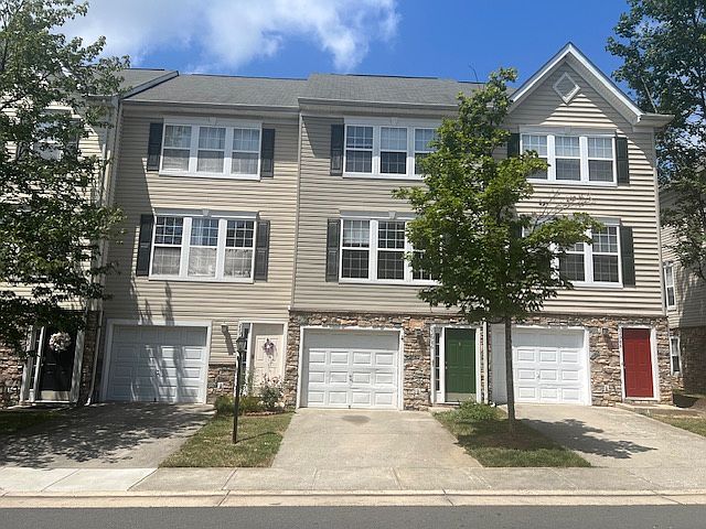 1st image of 22986 Fontwell Sq