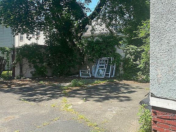 4th image of 11 Farley Ave
