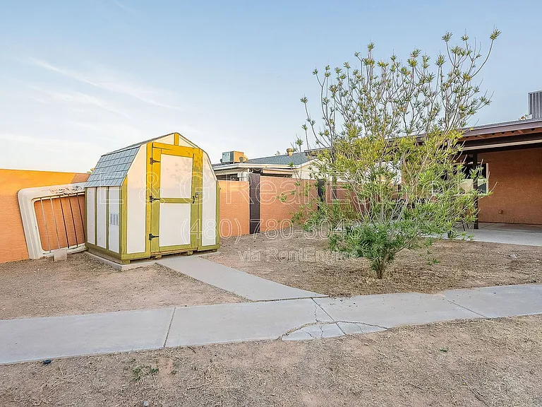 1022 W Apollo Ave — Photo 10