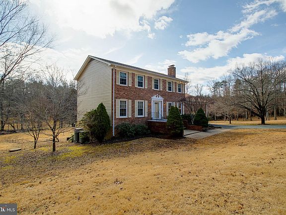 3rd image of 39 Salem Ln