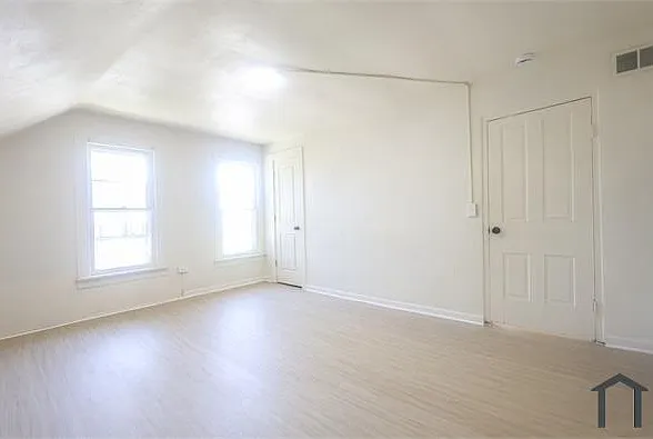 1028 W 5th St — Photo 5