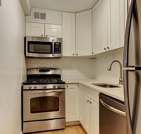 3rd image of 330 E 49th St APT 8A
