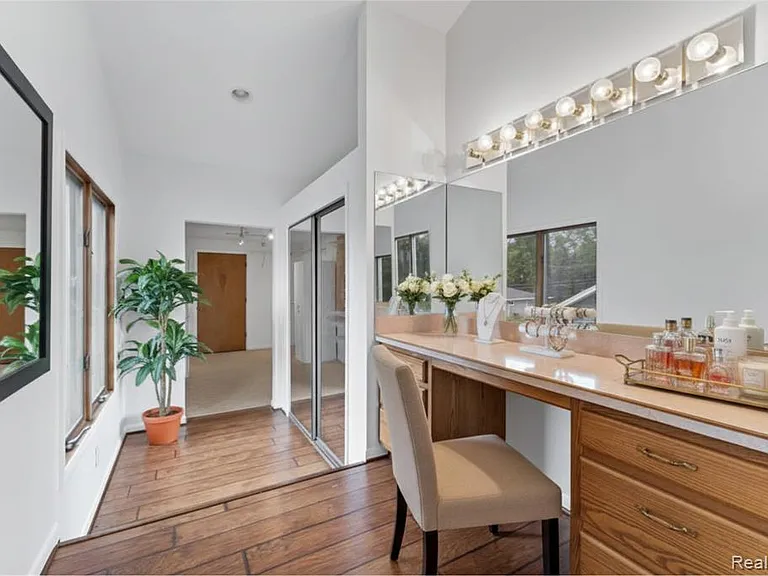 6628 Longworth Dr — Photo 19