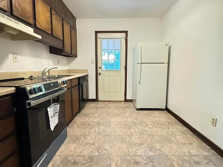 718 Mills Ave #A — Photo 4