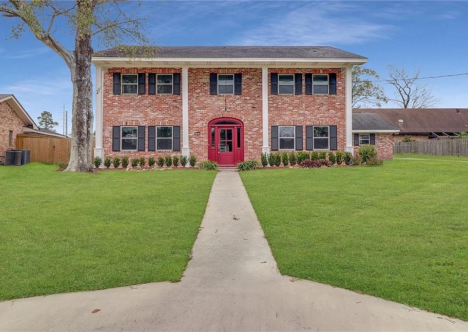 1st image of 700 Briarwood Dr