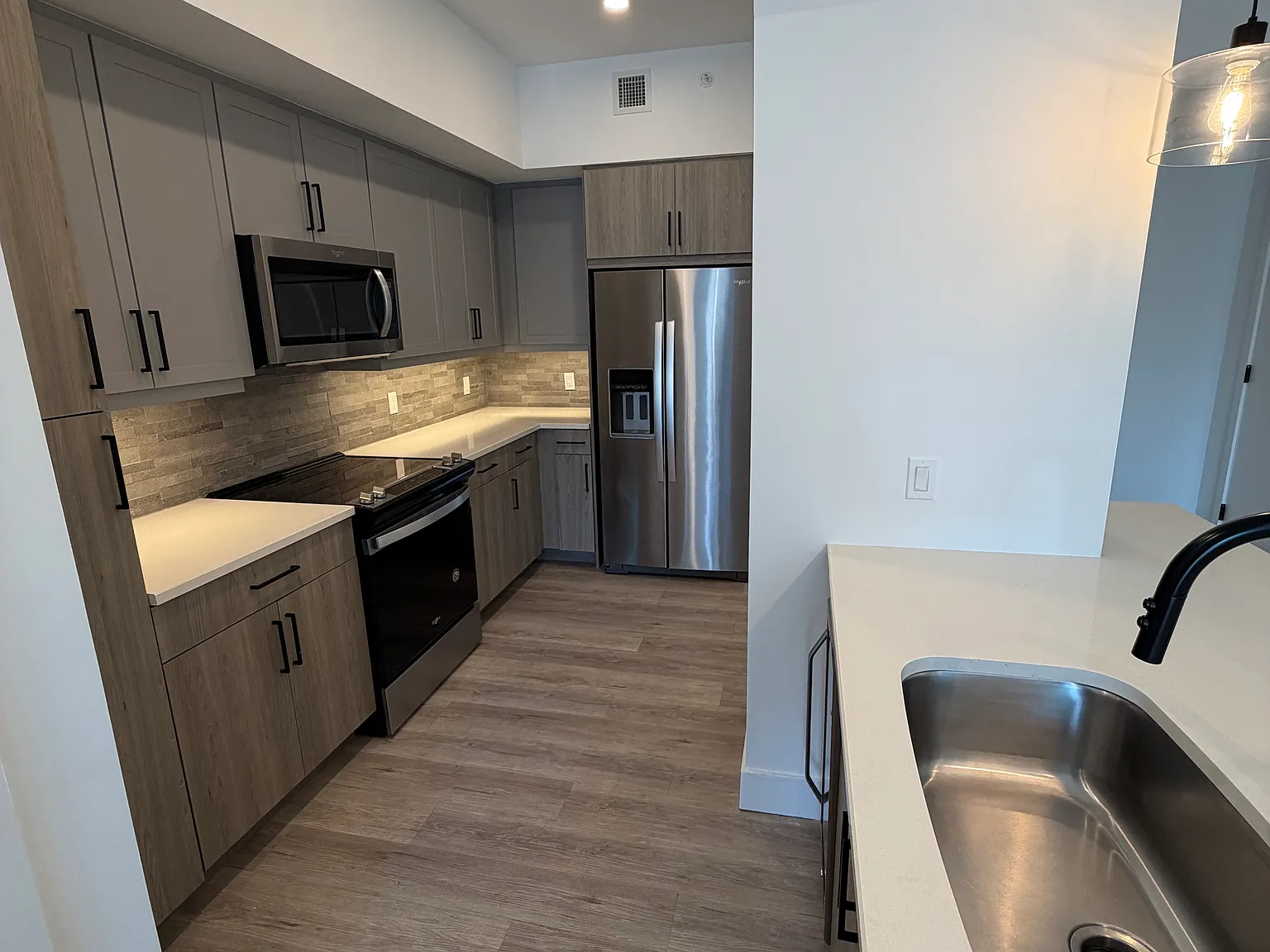 2 bed, 1080 sqft, $3,075 — Photo 3