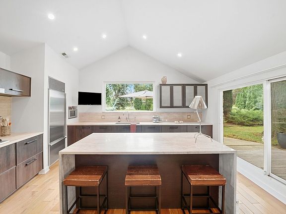 4th image of 843 Cramer Ct