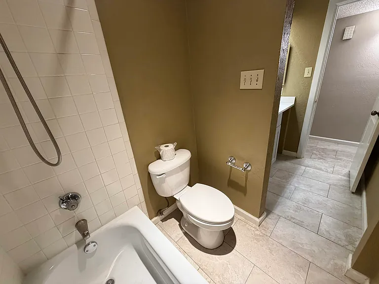3902 Hardwood Ct — Photo 12