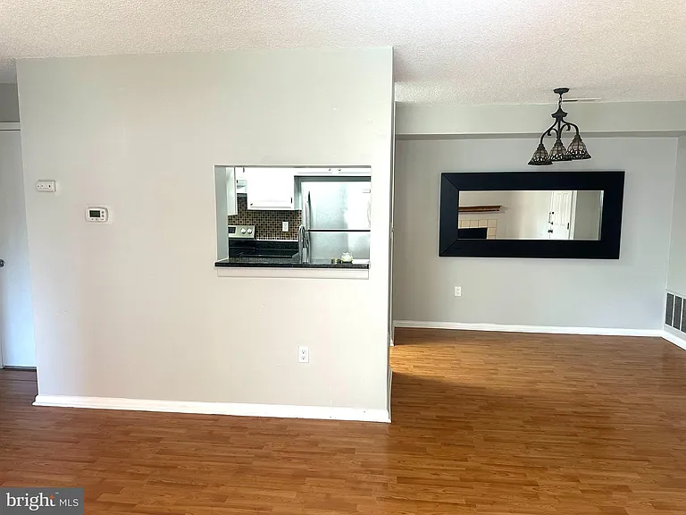4901 Ravens Crest Dr — Photo 4