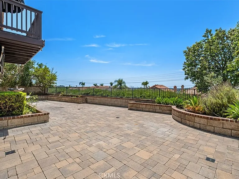 22481 Ivy Rdg — Photo 38