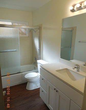 Bathroom (there are 2)