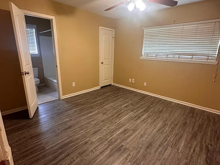 5830 Effingham Dr — Photo 18