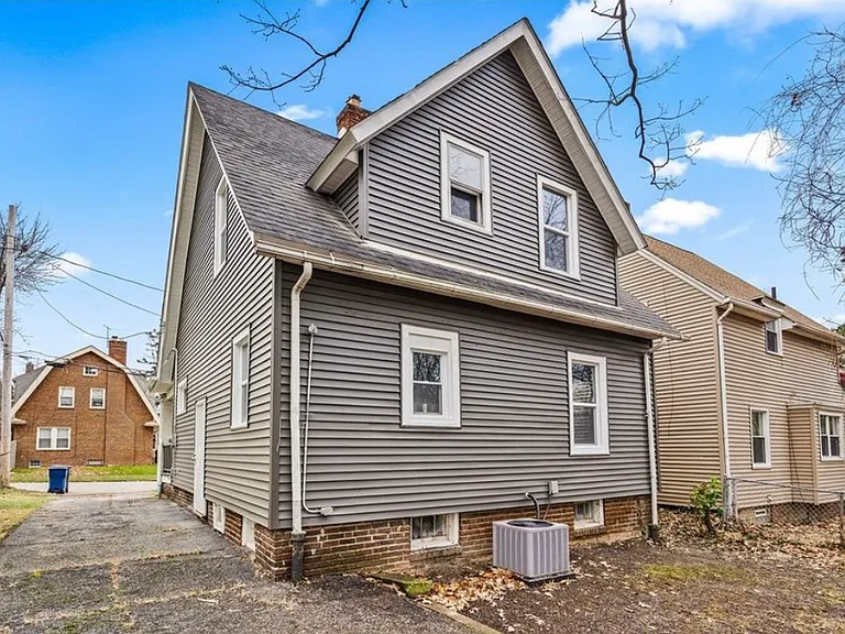 3639 Randolph Rd — Photo 2