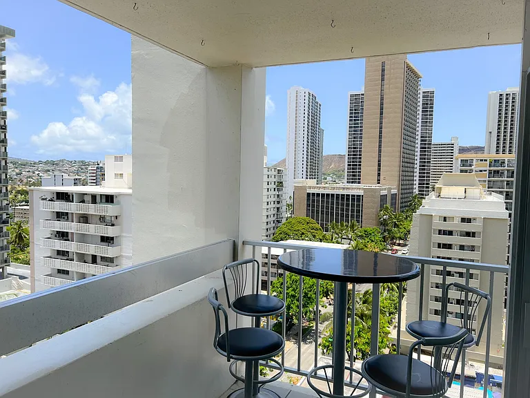 Kuhio Ave — Photo 21