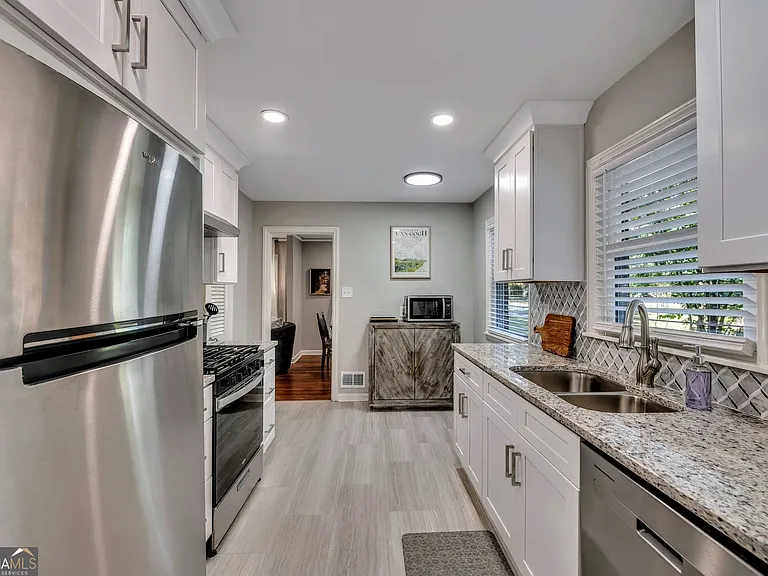 1131 Stoneybrook Rd — Photo 14