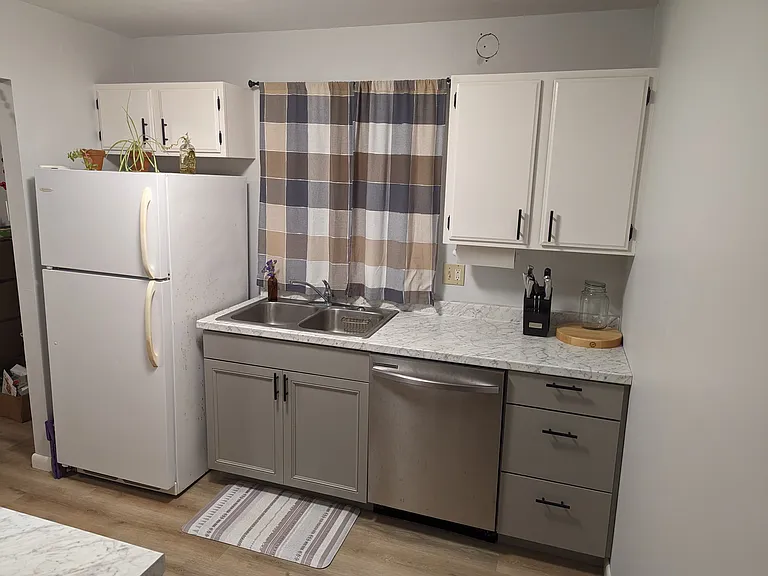 70 Maple St #B — Photo 2