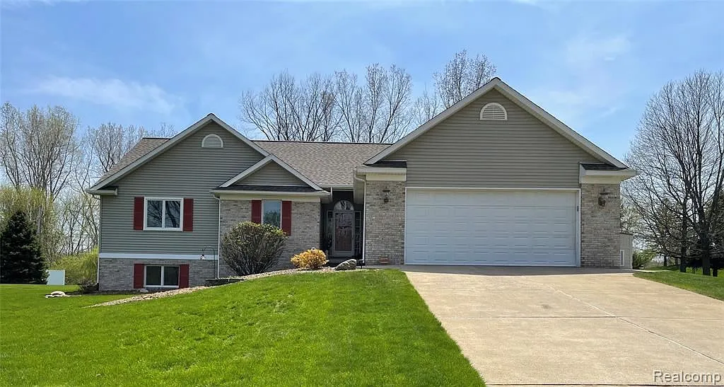 720 Gregory Dr photo 1