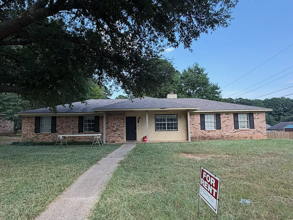414 Woodridge Dr #1