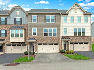 6004 Augusta Ln, Jeannette, PA 15644