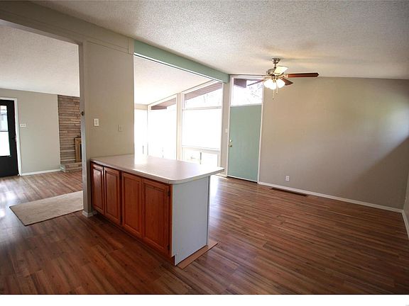 Vaulted ceiling, new flooring, fresh paint throughout!