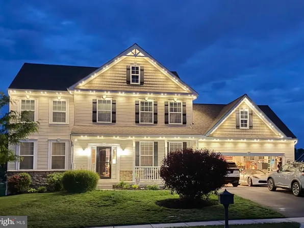 18 Oyster Bay Dr, Mechanicsburg, PA 17050
