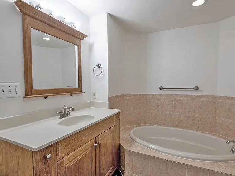 12982 Highland Oaks Ct — Photo 12