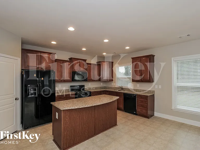 355 Ridgewood Trl — Photo 8