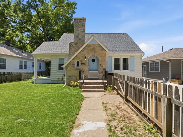3744 12th St, Rock Island, IL 61201