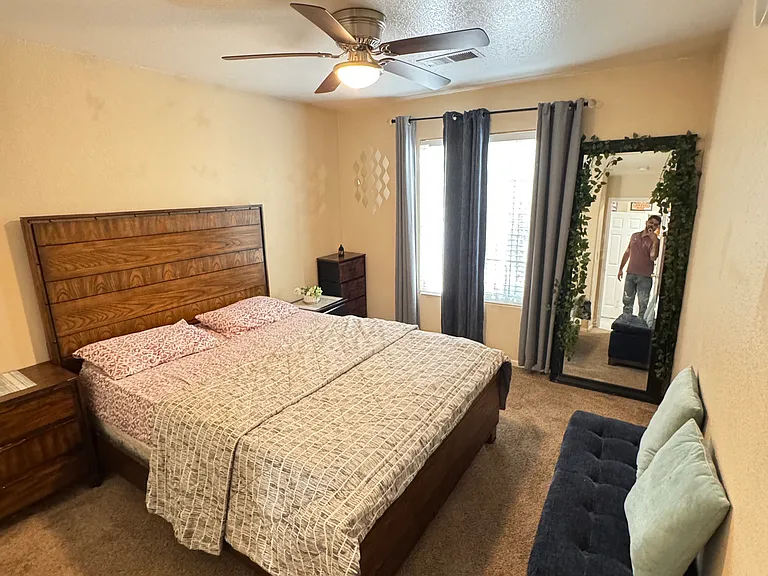 2226 N Vernal Ave — Photo 20