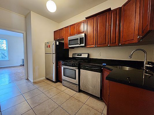 3rd image of 247 12th St #3