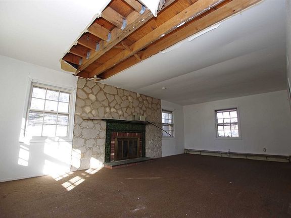 2nd image of 25 Wycomb Pl