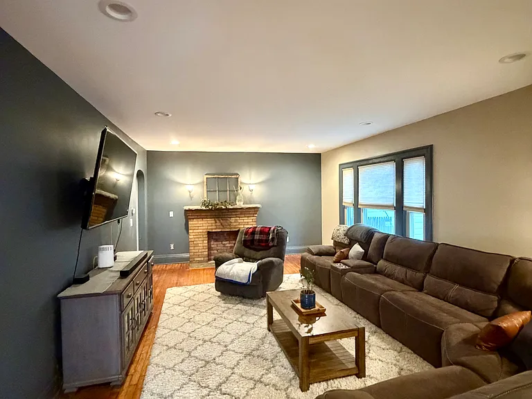 282 Long Ave #1 — Photo 1