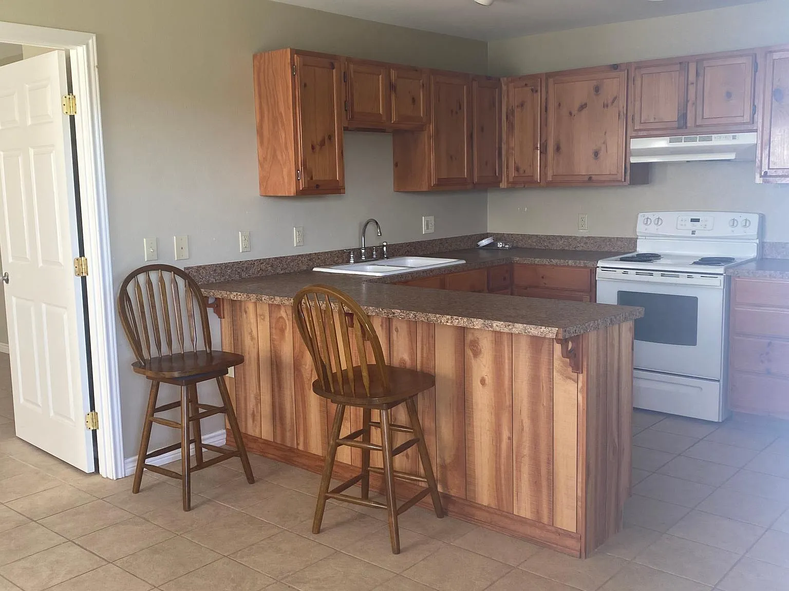 1130 Heron Ln — Photo 2