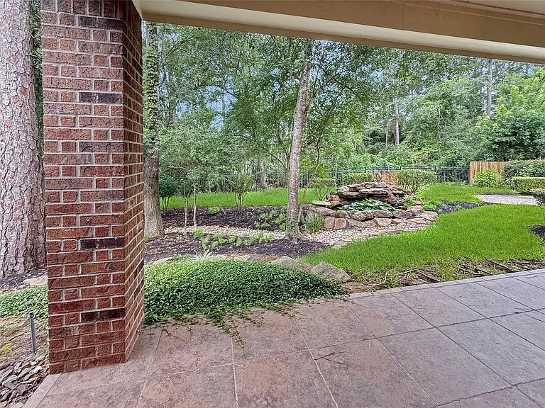 110 W Lansdowne Cir — Photo 19