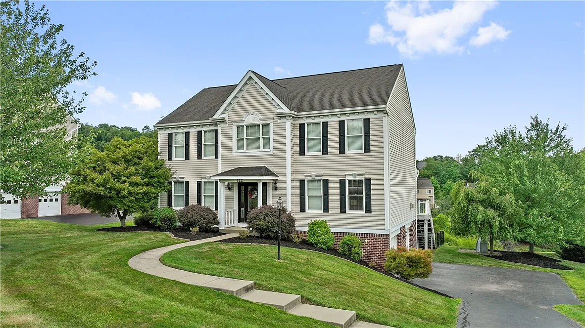 322 Hickory Nut Dr photo 1