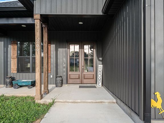 3rd image of 209 Brandon Dr