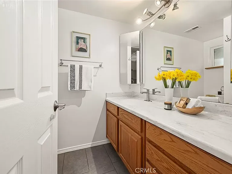 1229 Manzano Way — Photo 11