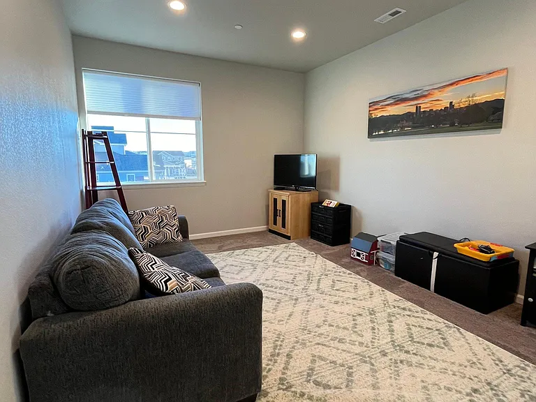 Spacious upstairs loft area