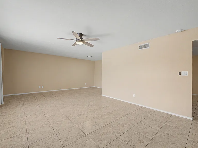 1324 W 12th St — Photo 5