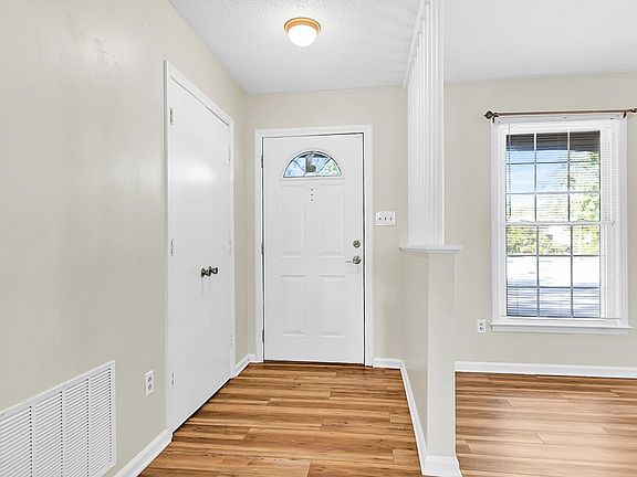 3rd image of 3243 Vinewood Pl