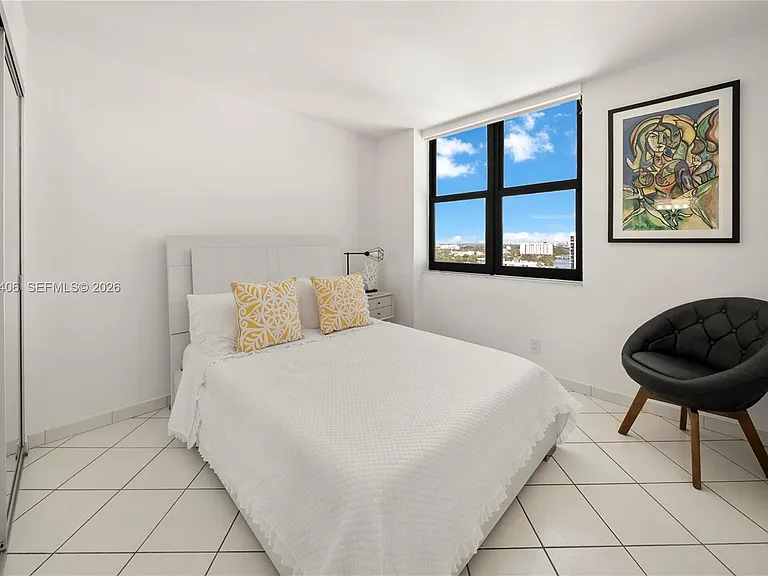 2555 Collins Ave #2402 — Photo 29