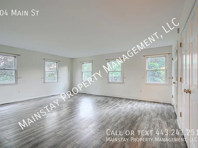 704 Main St — Photo 14