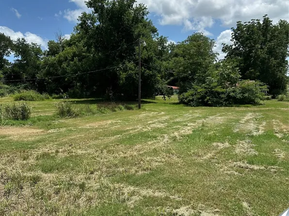 1000 5th St, Honey Grove, TX 75446