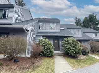 8 Chelsea Cir, South Burlington, VT 05403